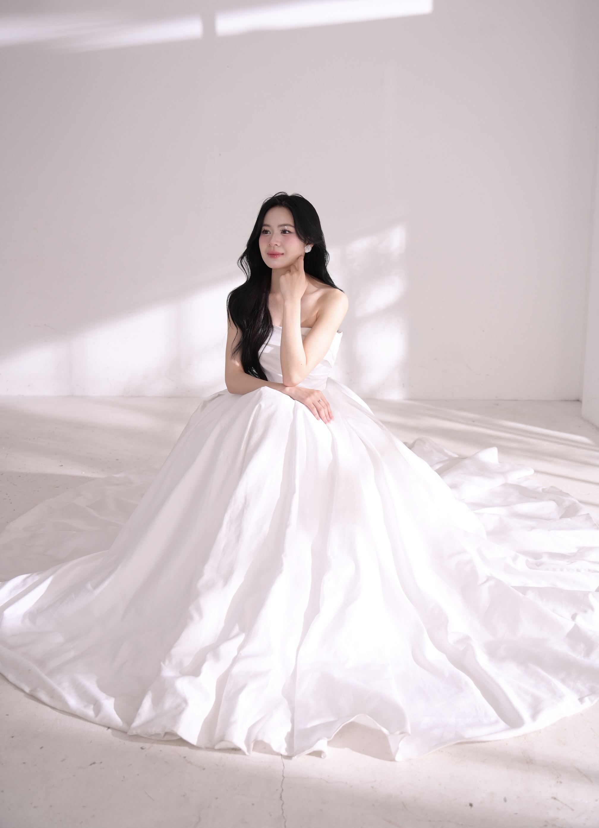 Cô dâu Hồng Nhung